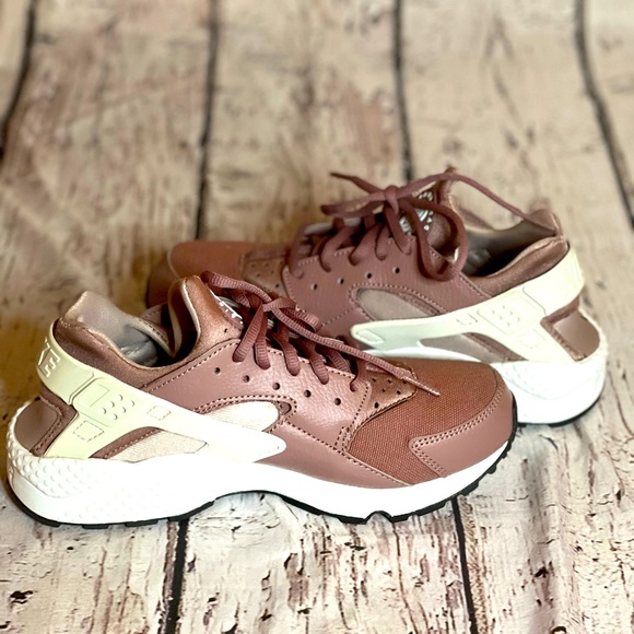 Women Nike Huarache Run 7.5 in Mauve - Picture 7 of 7